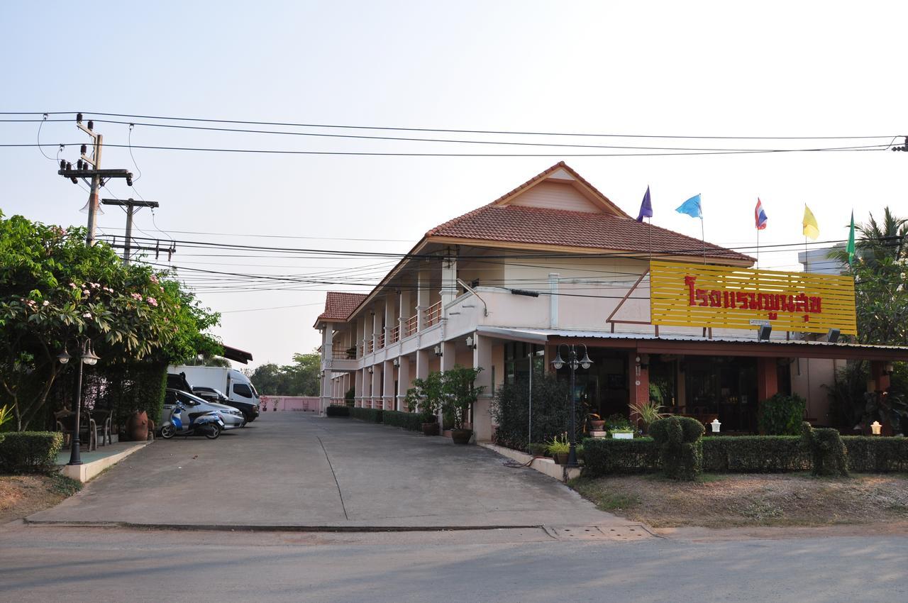 Poon Suk Hotel Kabin Buri Esterno foto