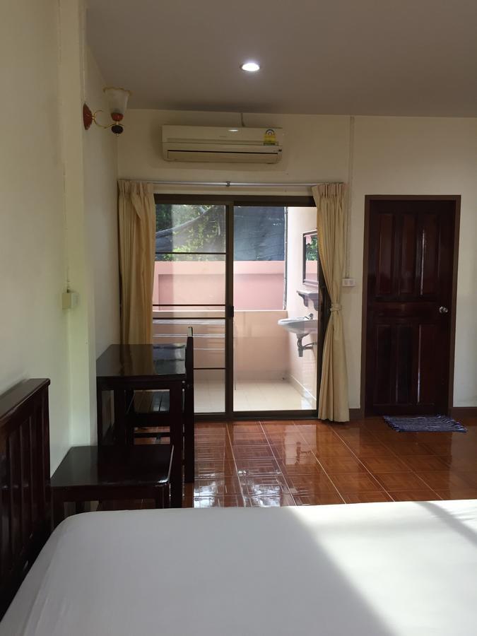 Poon Suk Hotel Kabin Buri Esterno foto