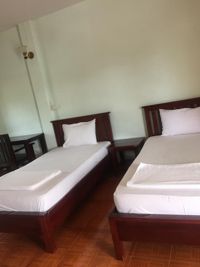Poon Suk Hotel Kabin Buri Esterno foto