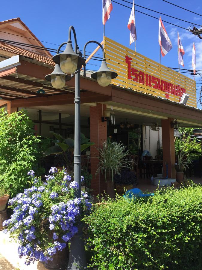 Poon Suk Hotel Kabin Buri Esterno foto