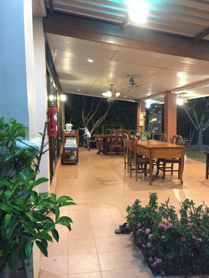 Poon Suk Hotel Kabin Buri Esterno foto