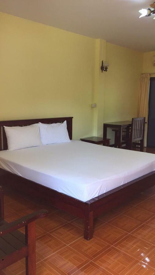Poon Suk Hotel Kabin Buri Esterno foto